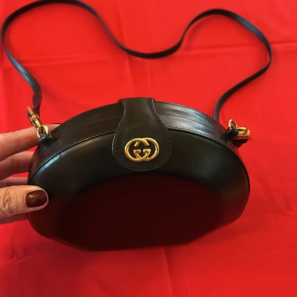 Gucci 70s Canteen Purse Black and Gold Round Hard Case Structured Shoulder Bag - Picture 12 of 17
